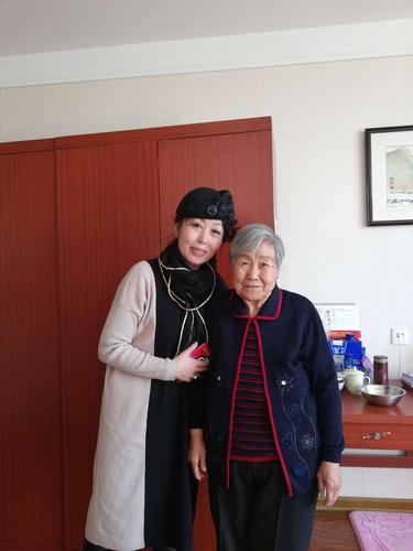 温情义演，爱满夕阳——服饰会养老院慰问演出纪实